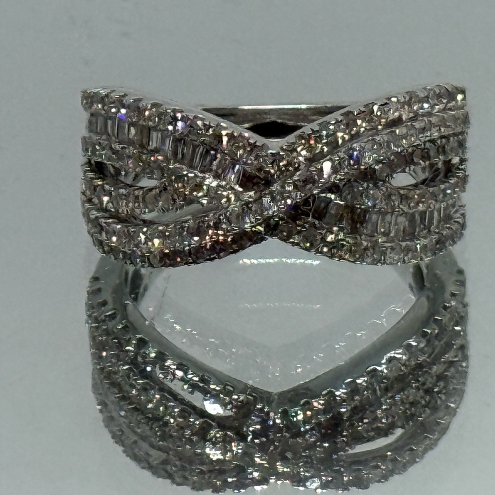 10k White Gold & 1.00 Ct Diamond Designer Ring with Pavé Setting